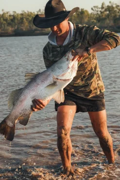 Big Catch Hooded Fishing Jersey - Camo